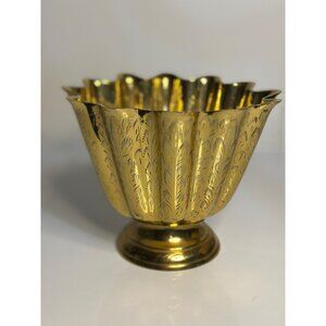VTG Gold Brass Footed Pedestal Bowl – Leaf Patterned Centerpiece 5.25"